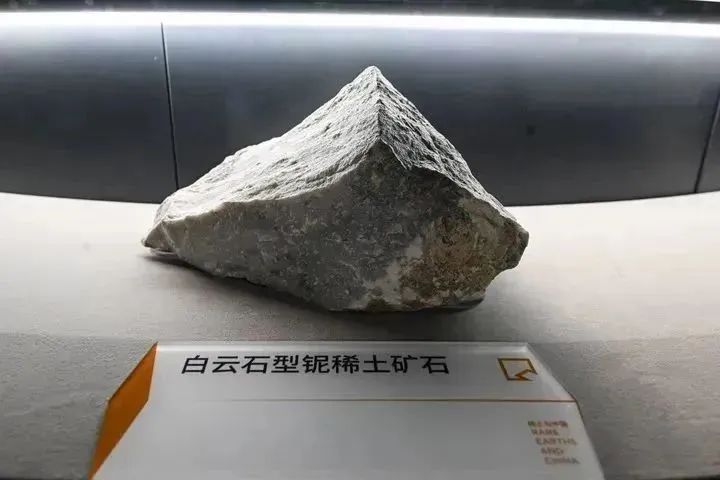 我国发现新稀土矿物，其命名已获得国际矿物学协会批准