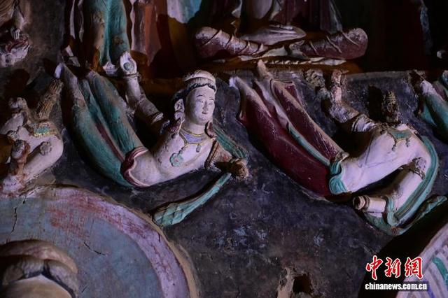 图为金塔寺石窟中的“高肉雕泥塑飞天”。高莹 摄