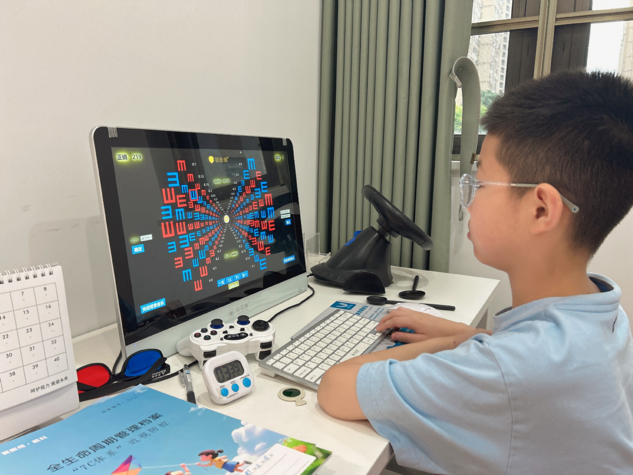 湖北家长亲测：裸眼3D视觉训练孩子不哭不闹，三个月眼轴回退0.1mm