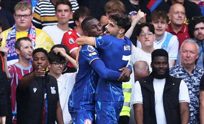 英超狂欢一夜！切尔西3-1，热刺3-0大胜，曼联2